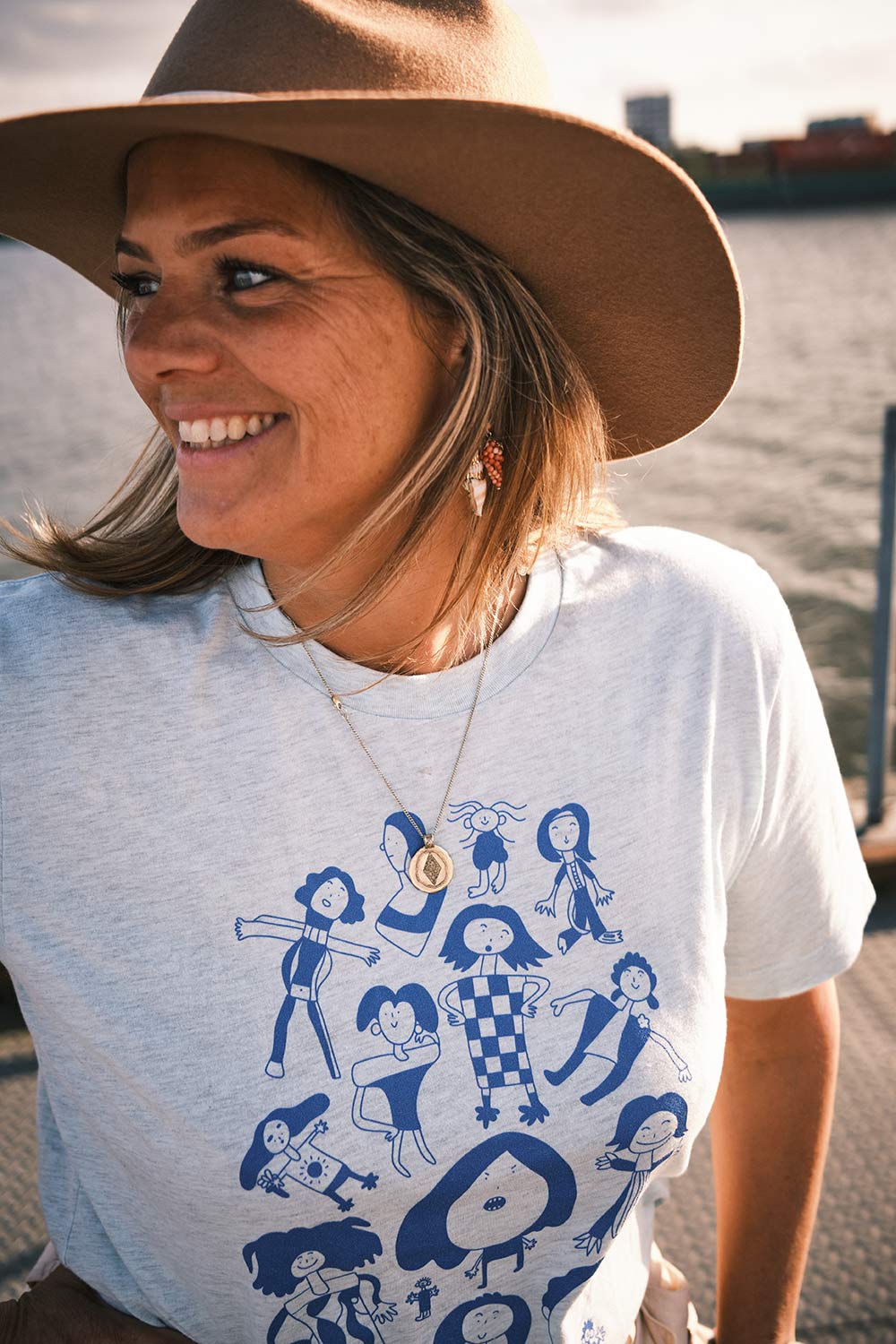 cecile-dormeau-t-shirt-sweater-face-this-5_b9c5902f-74db-4d61-a994-7957df7bfbb0.jpg